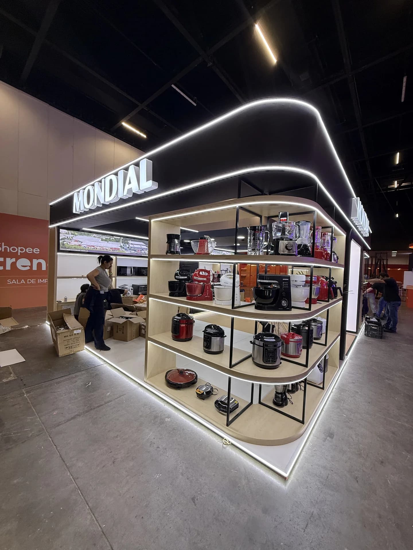 Stand personalizado Mondial