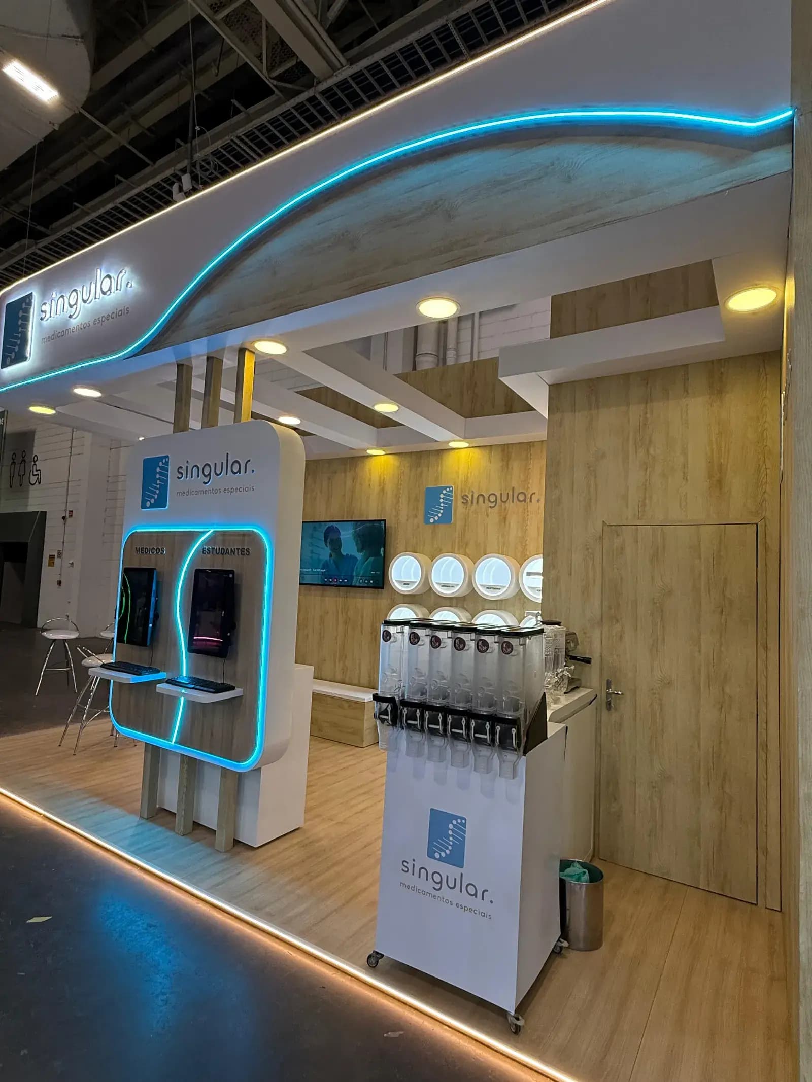 Stand personalizado Singular